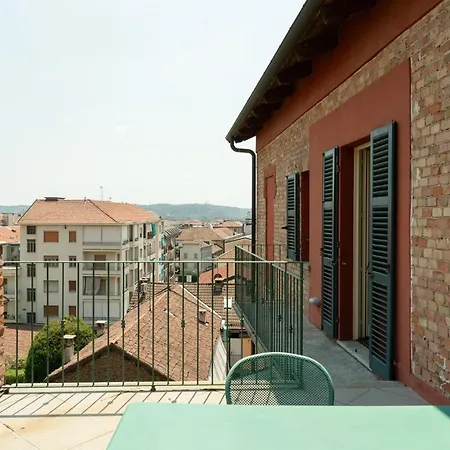 Castello Nel Cuore Del Centro Storico Di Ξενοδοχείο με διαμερίσματα Άστι