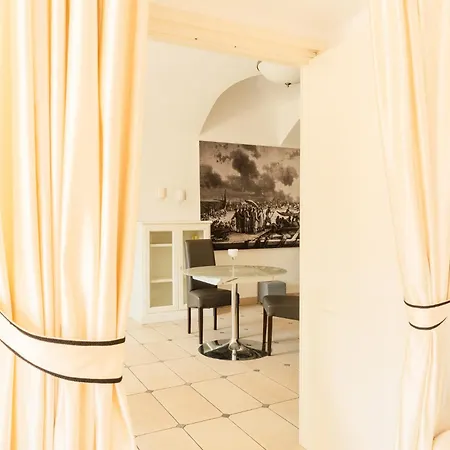 Castello Nel Cuore Del Centro Storico Di Άστι